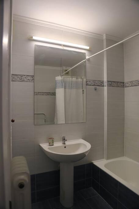 Charming Apartment Near Center أثينا المظهر الخارجي الصورة
