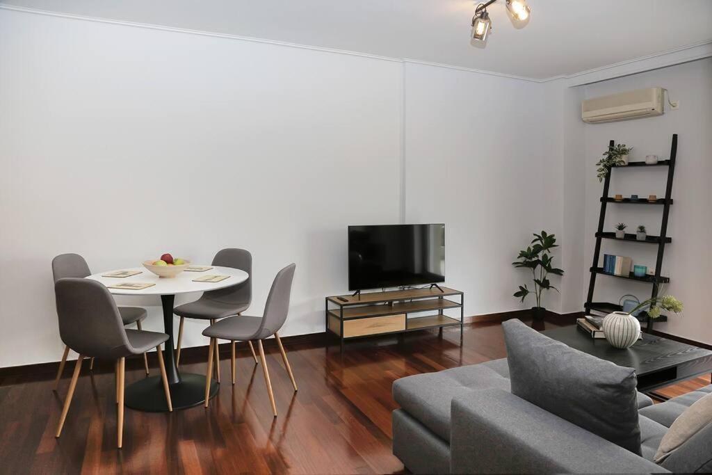 Charming Apartment Near Center أثينا المظهر الخارجي الصورة