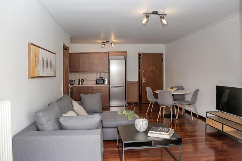 Charming Apartment Near Center أثينا المظهر الخارجي الصورة