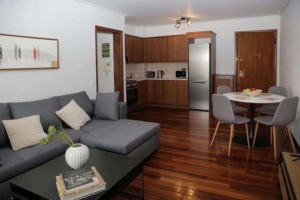 Charming Apartment Near Center أثينا المظهر الخارجي الصورة